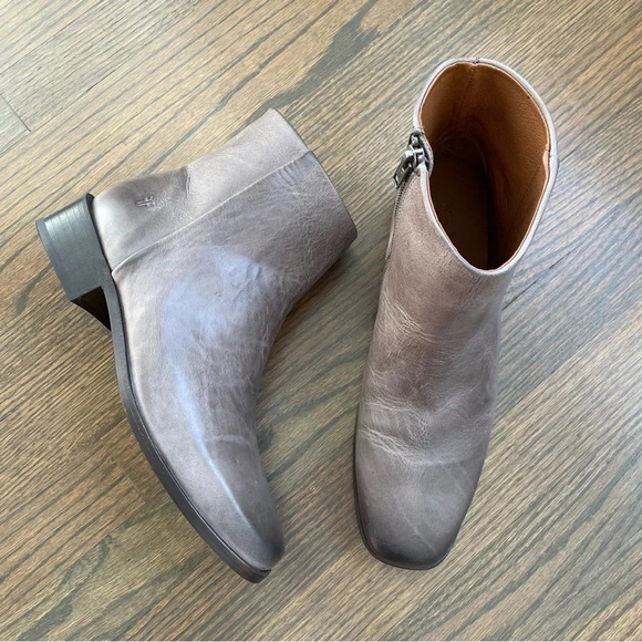 NEW FRYE River Inside Zip Bootie in Graphite - Picture 3 of 15